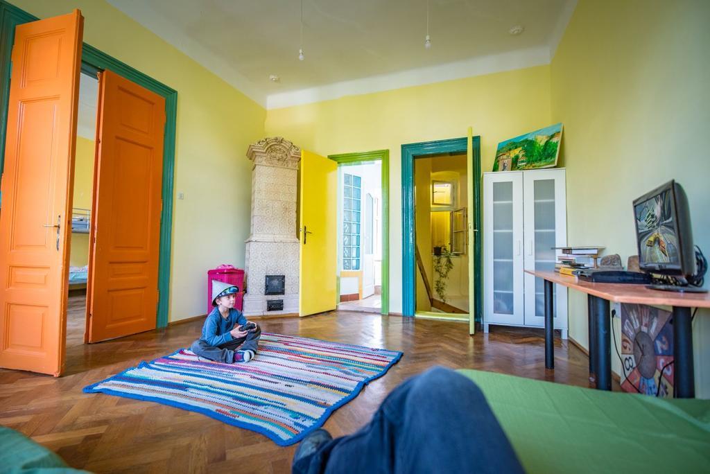 Mountain Tale Hostel Brasov Ngoại thất bức ảnh