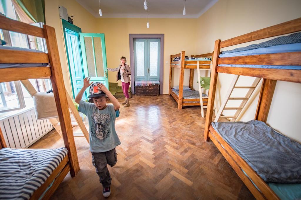 Mountain Tale Hostel Brasov Ngoại thất bức ảnh
