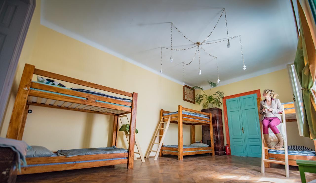 Mountain Tale Hostel Brasov Ngoại thất bức ảnh