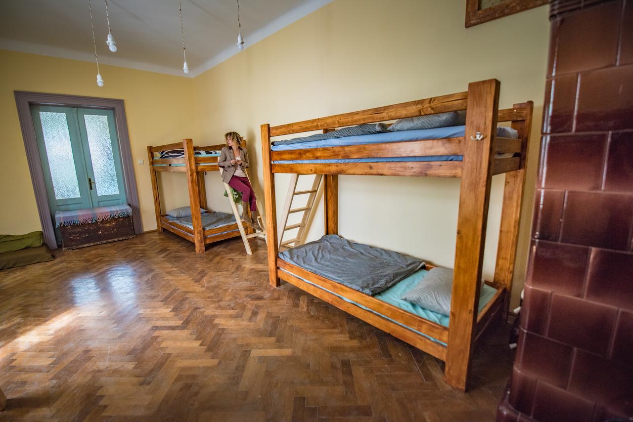 Mountain Tale Hostel Brasov Ngoại thất bức ảnh