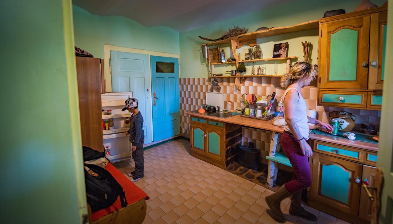 Mountain Tale Hostel Brasov Ngoại thất bức ảnh