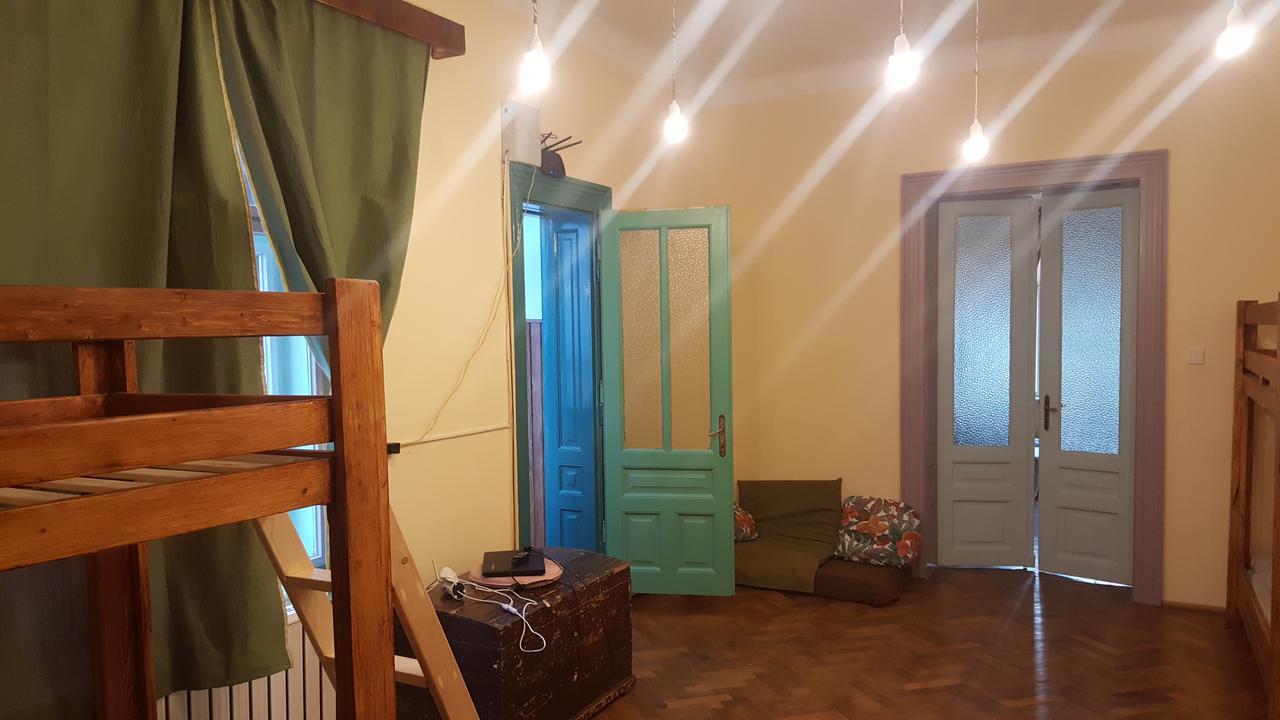 Mountain Tale Hostel Brasov Ngoại thất bức ảnh
