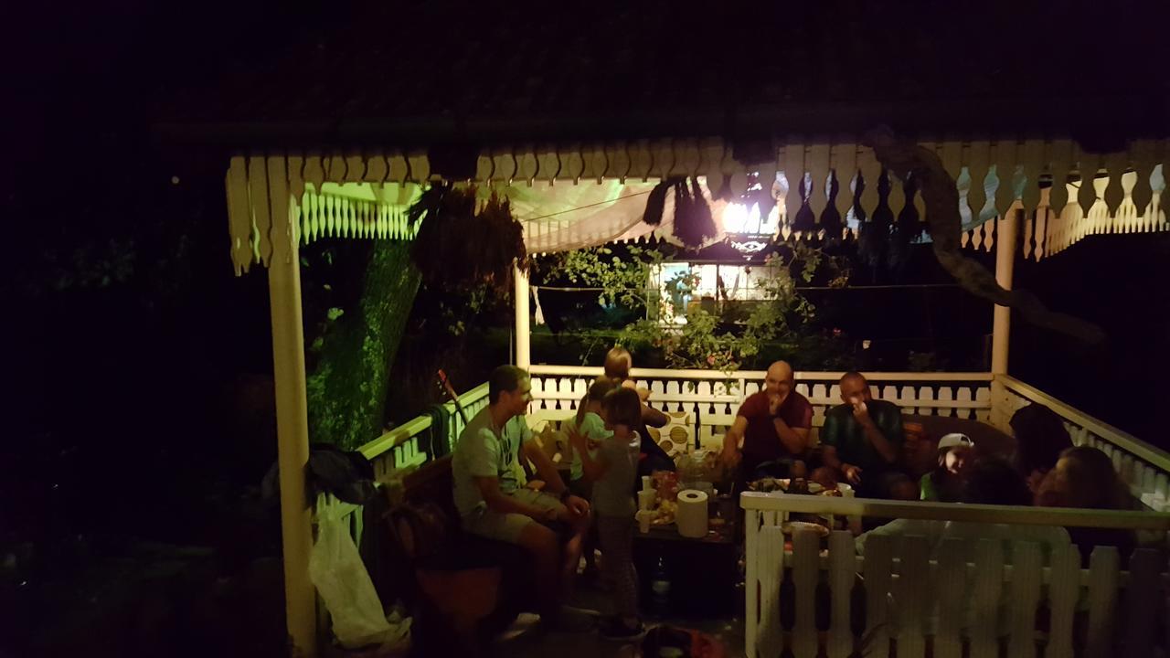 Mountain Tale Hostel Brasov Ngoại thất bức ảnh