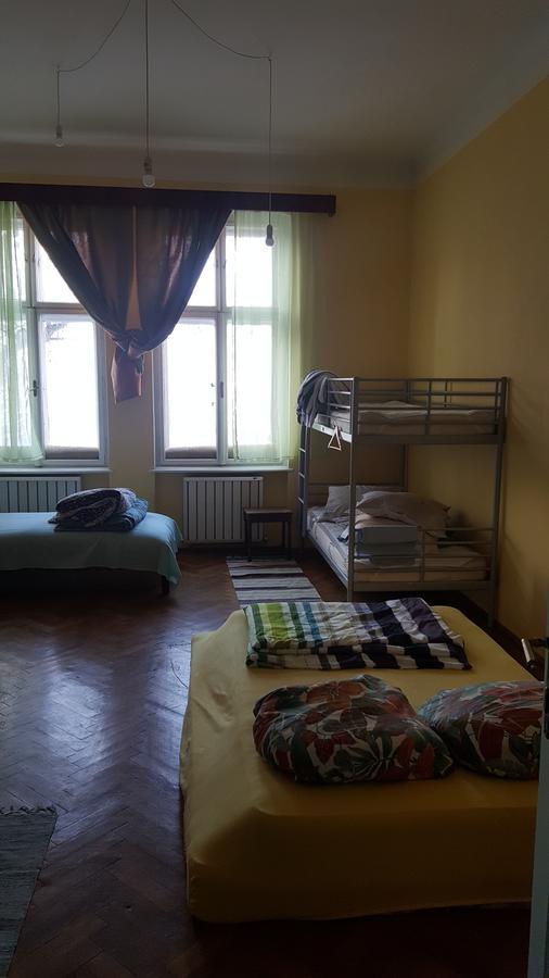Mountain Tale Hostel Brasov Phòng bức ảnh