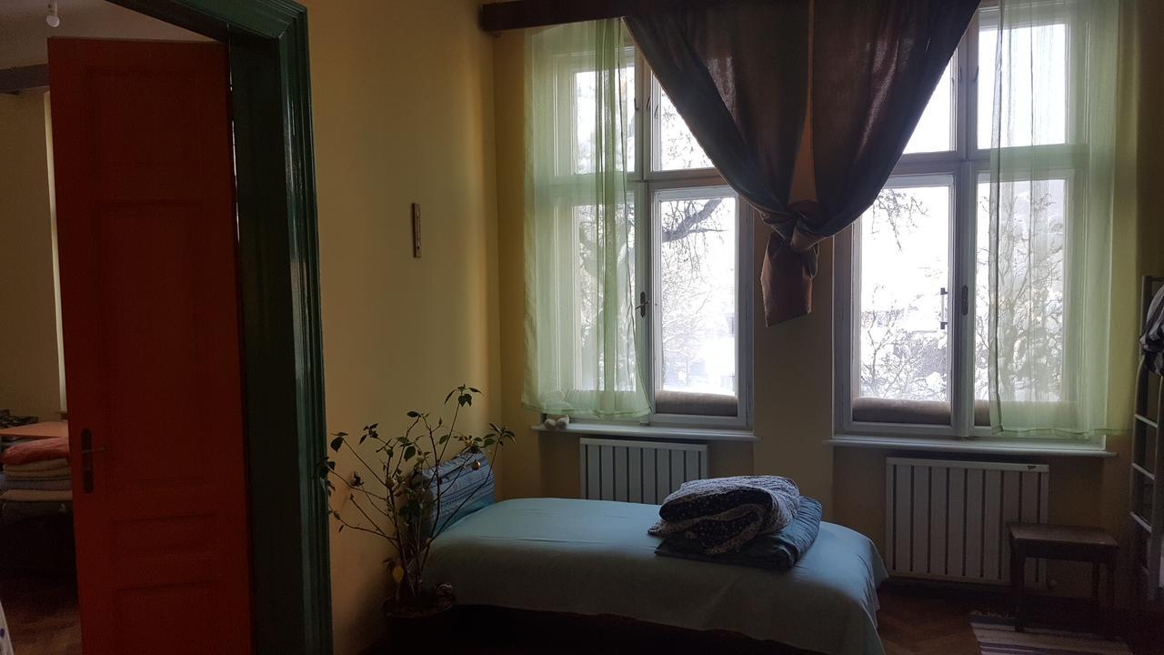 Mountain Tale Hostel Brasov Ngoại thất bức ảnh